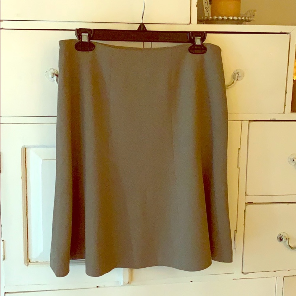 Side zip flute skirt